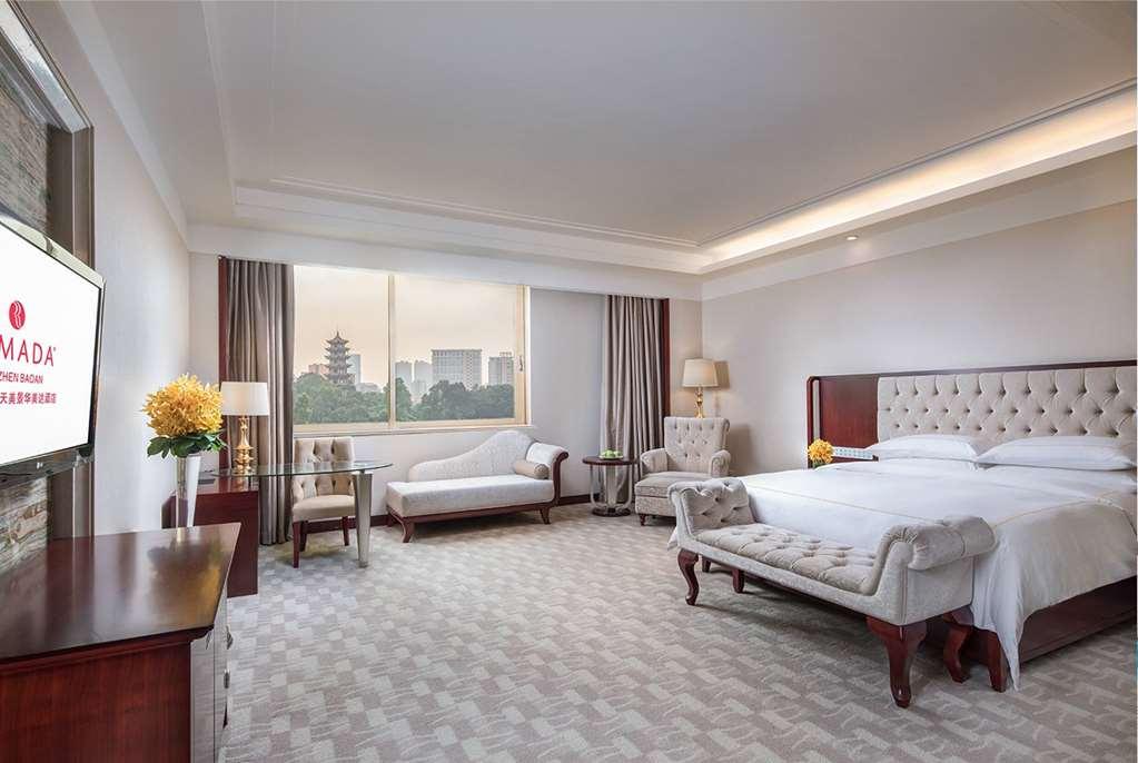 Hotel Ramada Shenzhen Baoan Habitación foto